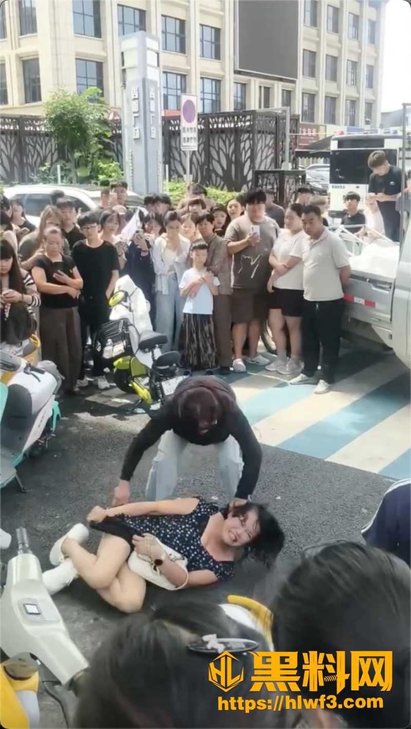 保定大世界冲突黑料4