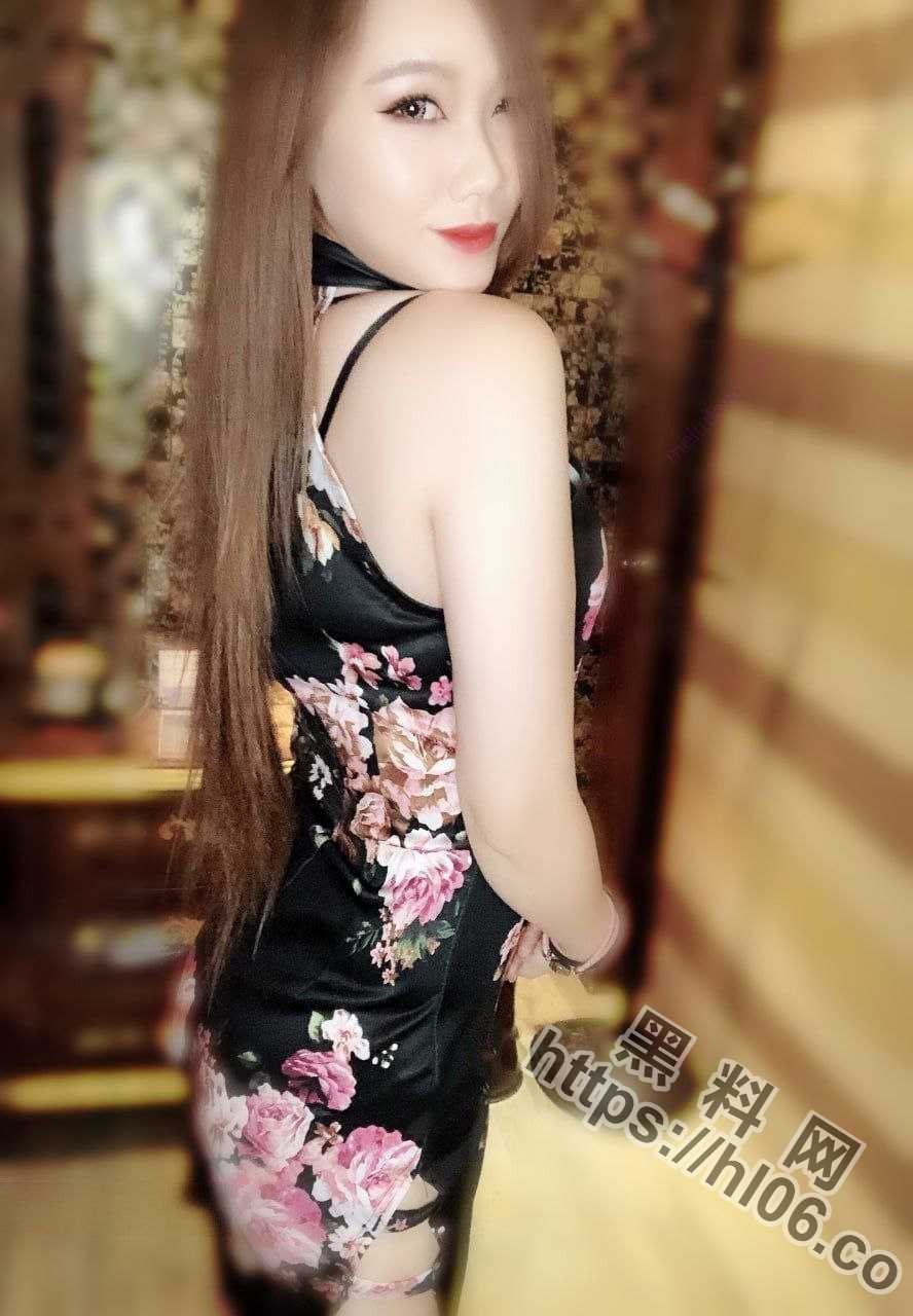 888X1280
