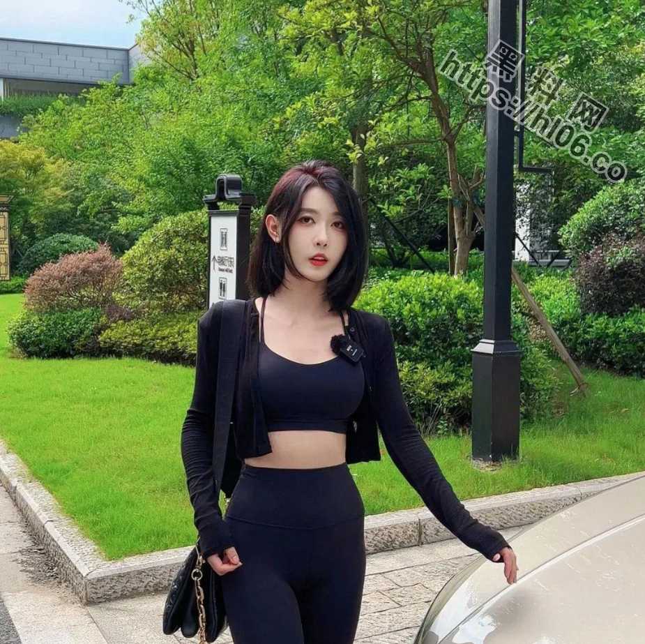 925X923