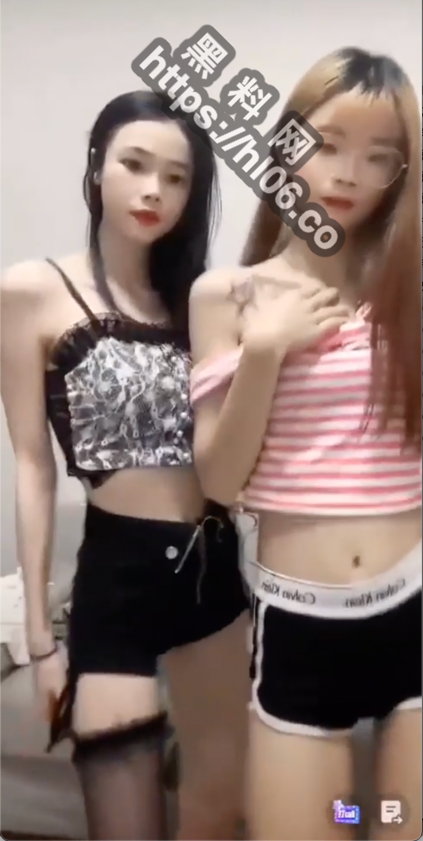 858X1704