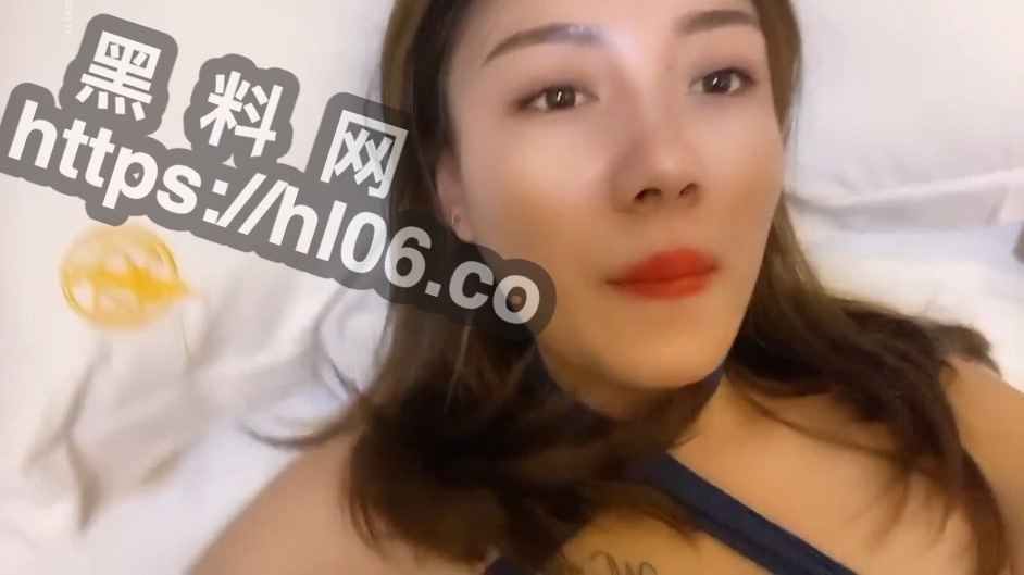 942X529