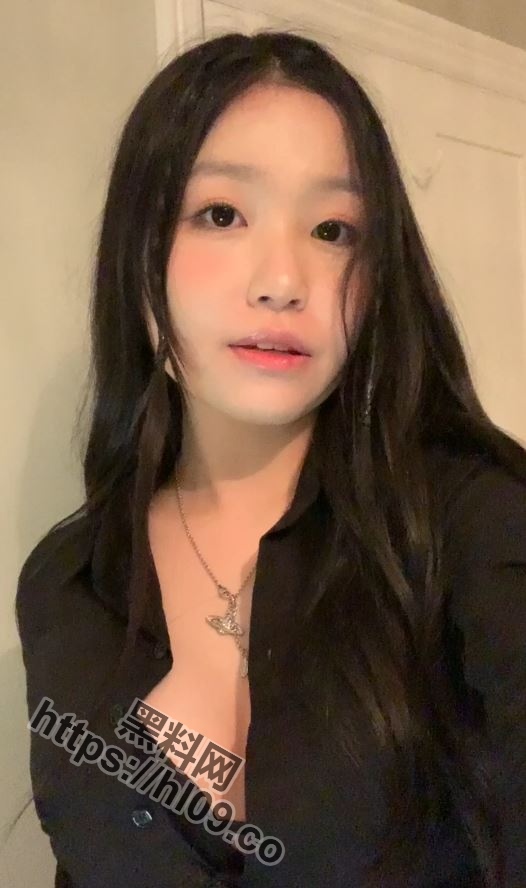 526X888