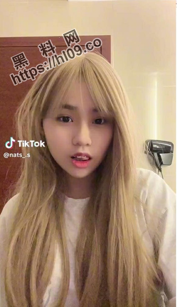 576X999