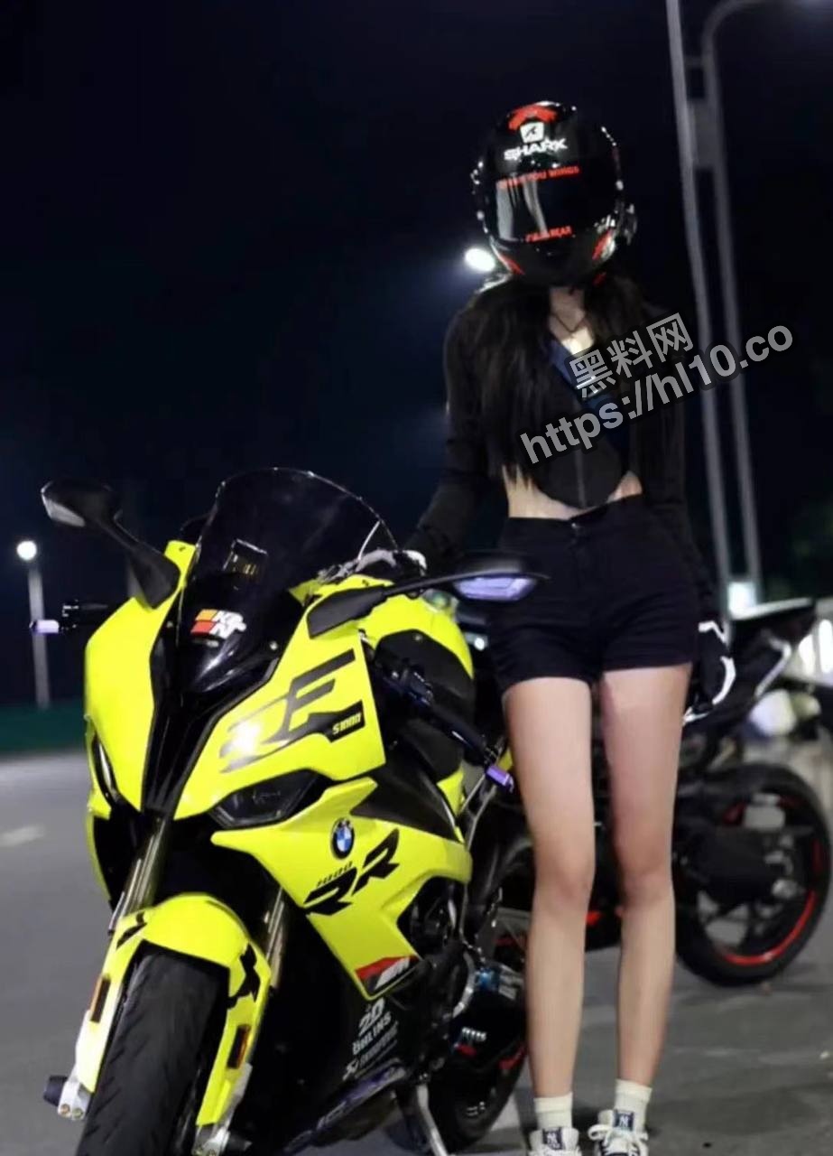 923X1280