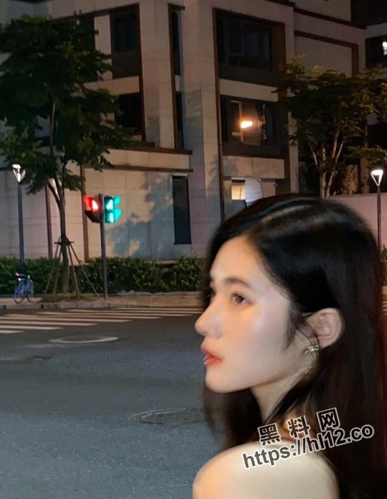 558X720