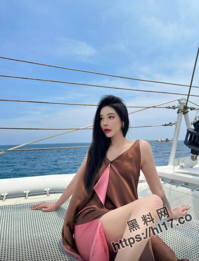 667X873