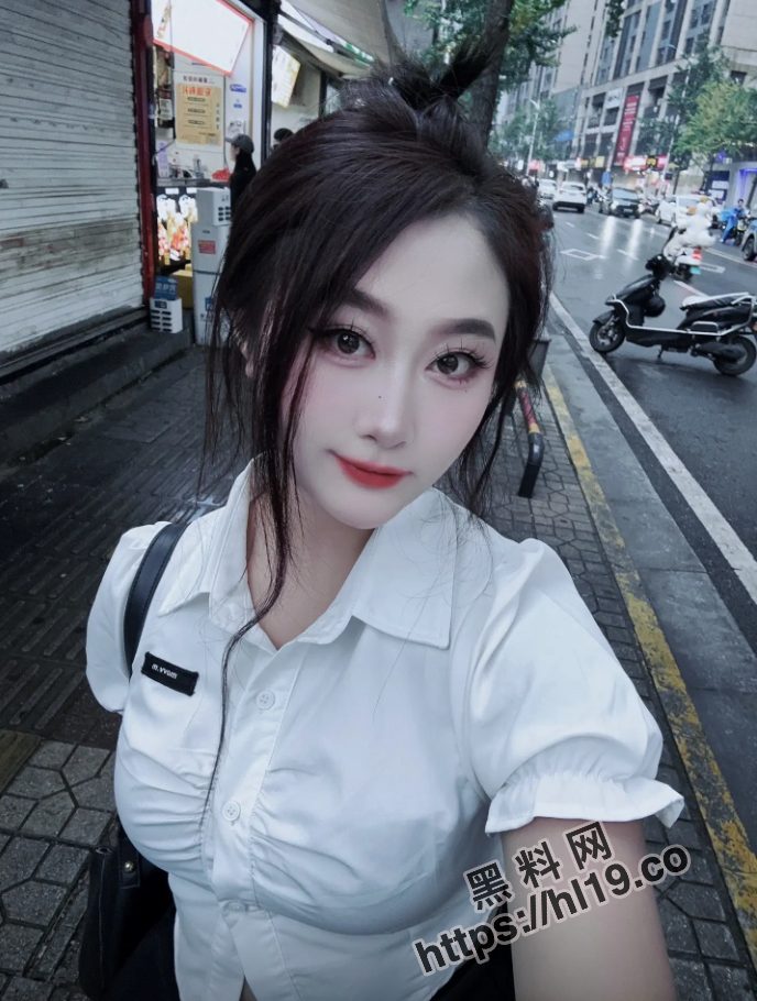 688X910