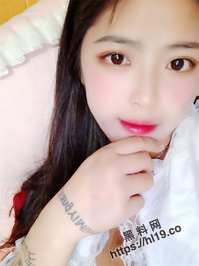 700X933