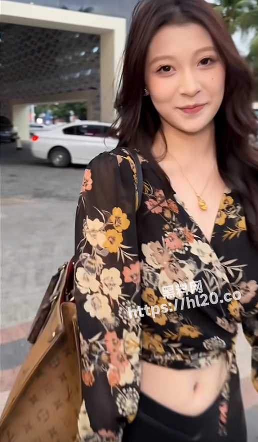 516X885