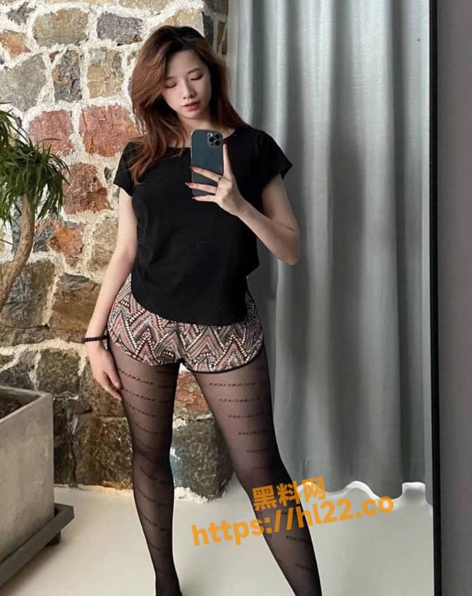 669X844