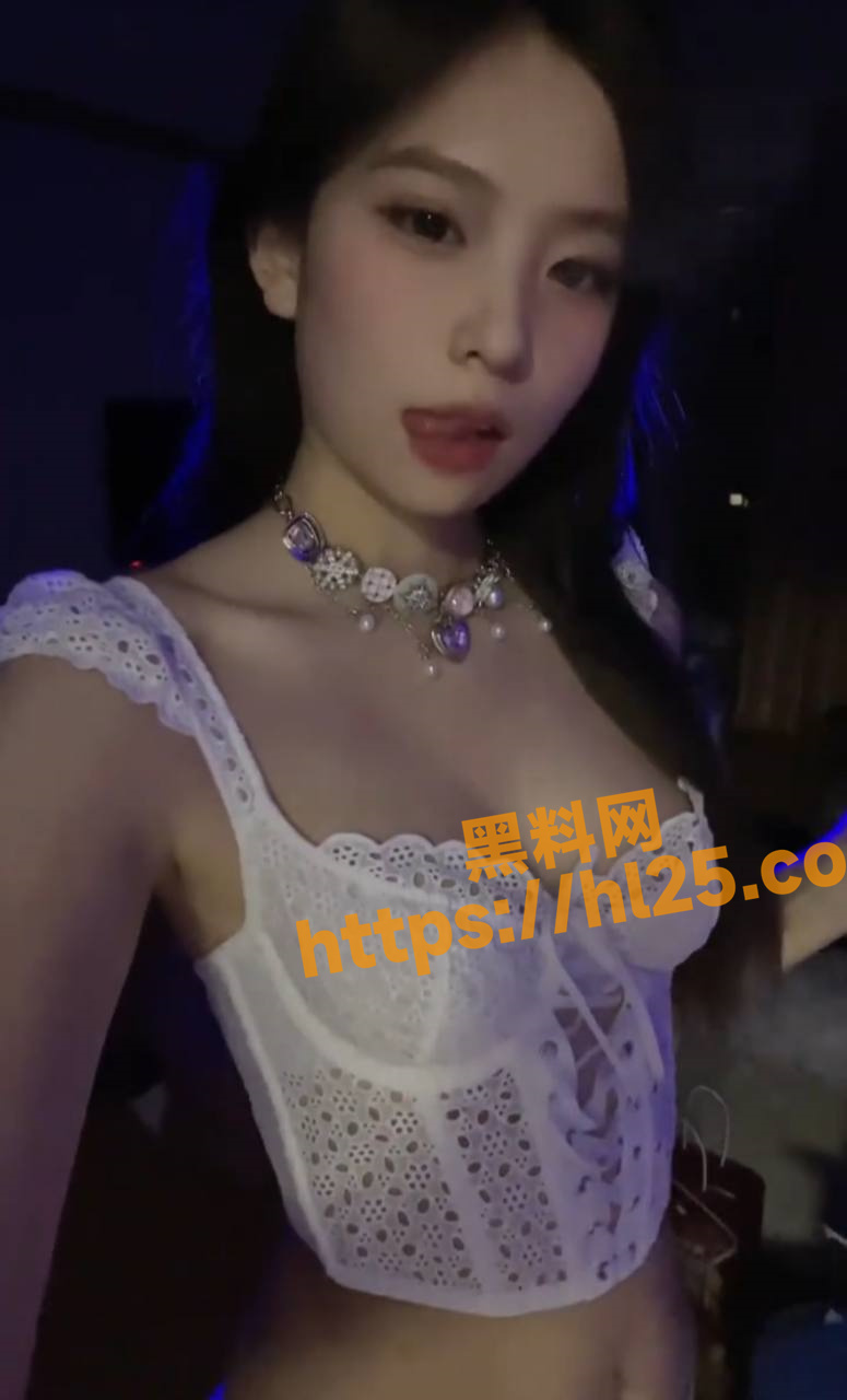 775X1280