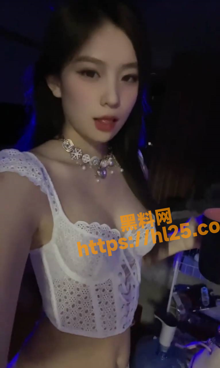 766X1280