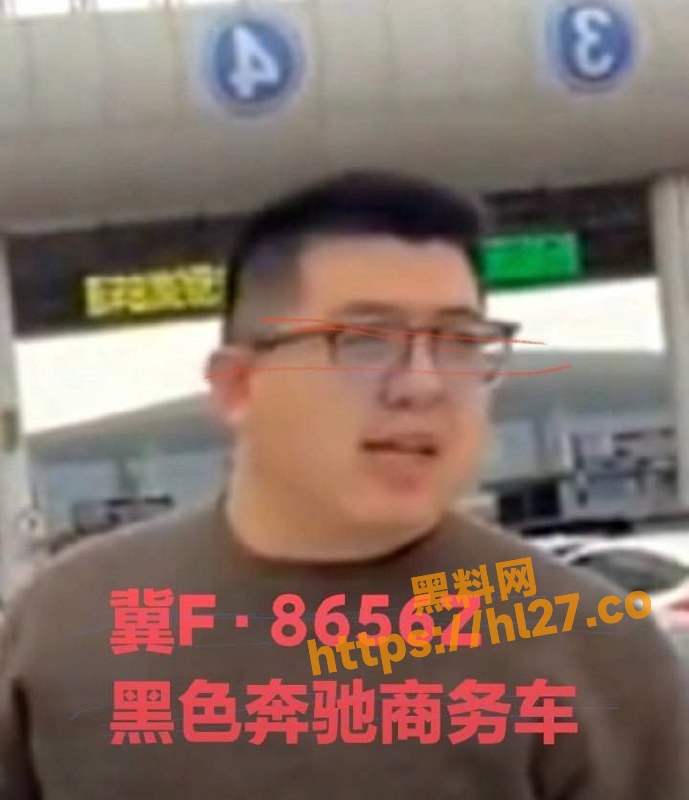 689X800