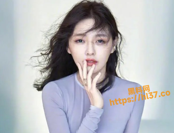 689X527