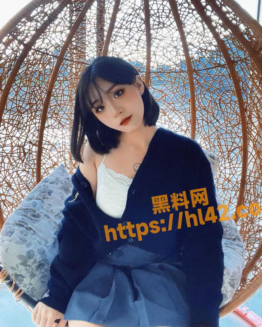 1025X1280