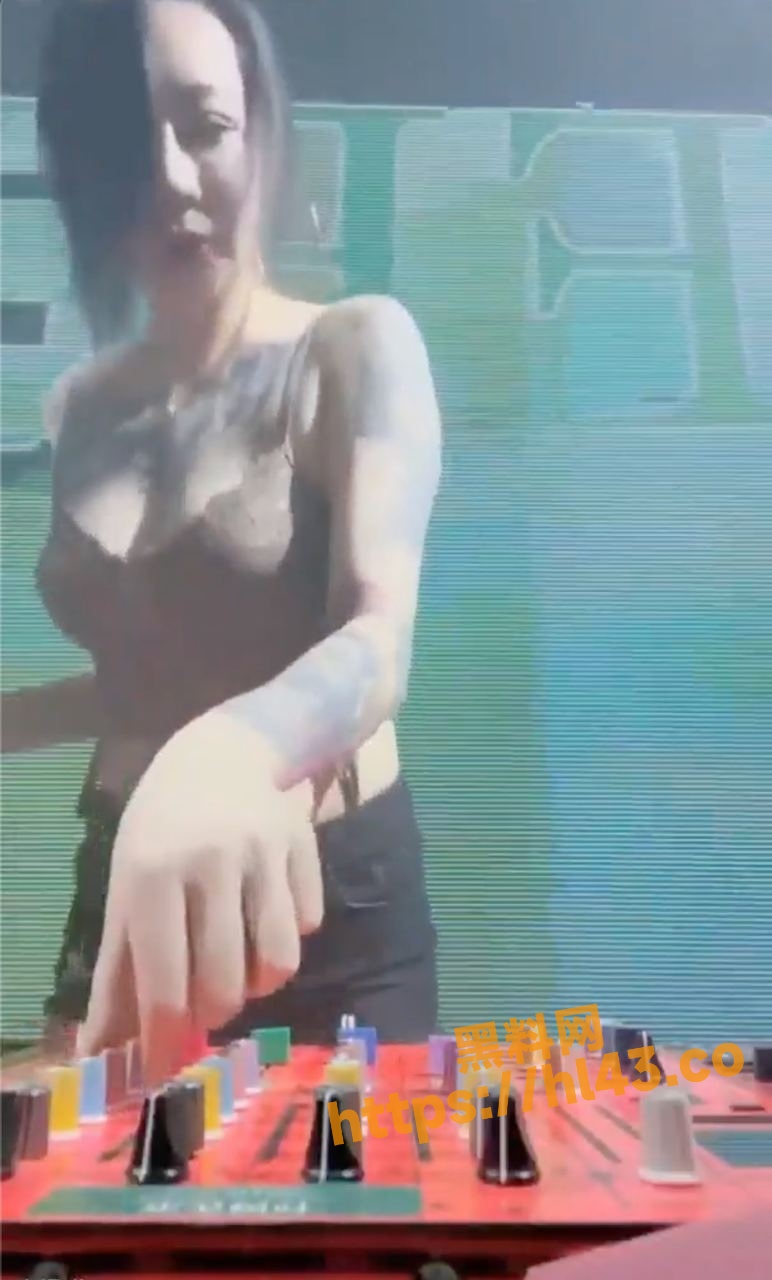 772X1280