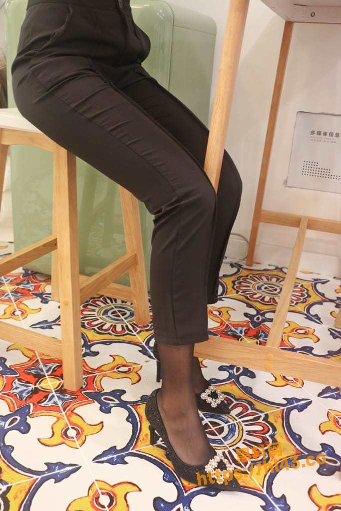 683X1024