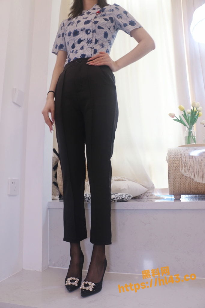 683X1024