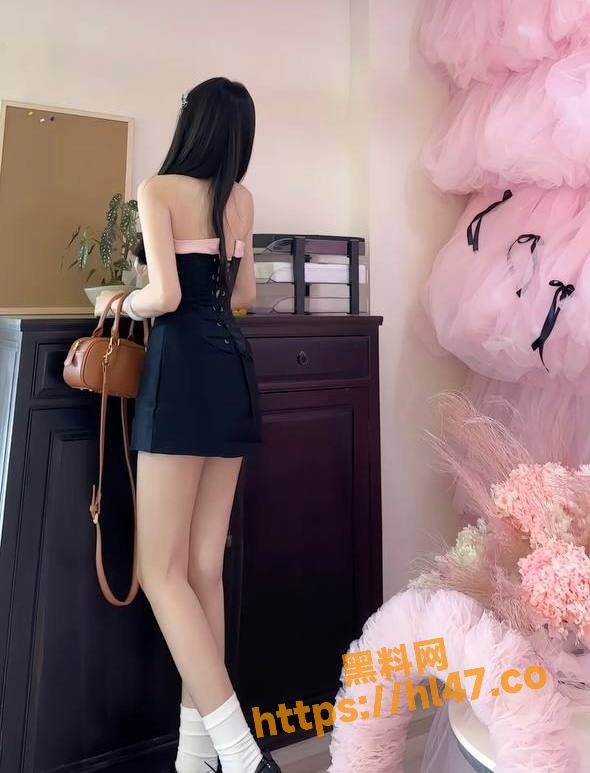590X773