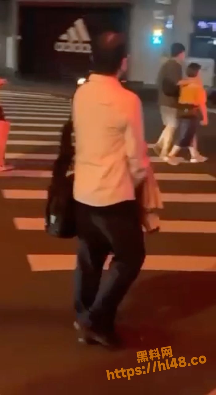 702X1280