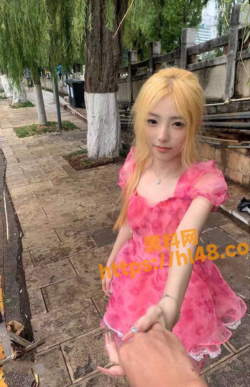827X1280