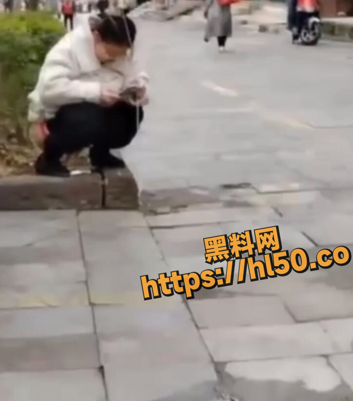 724X823