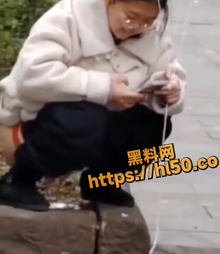 724X835