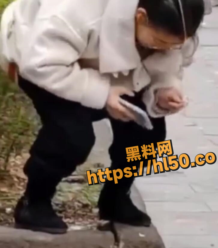 726X827