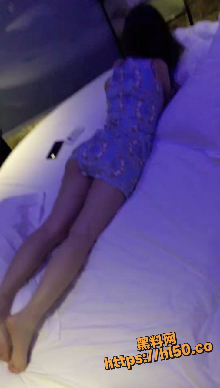 726X1280