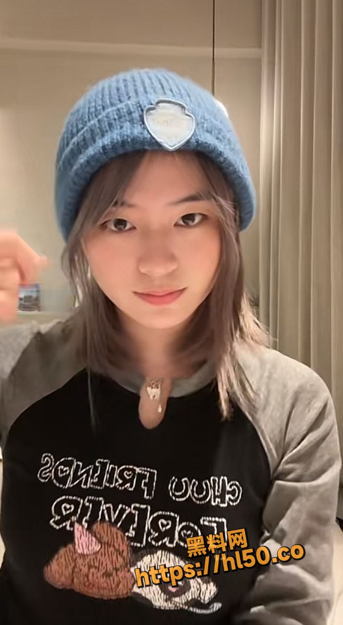 704X1280