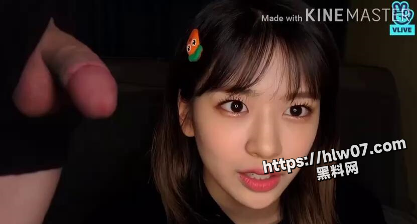 831X447