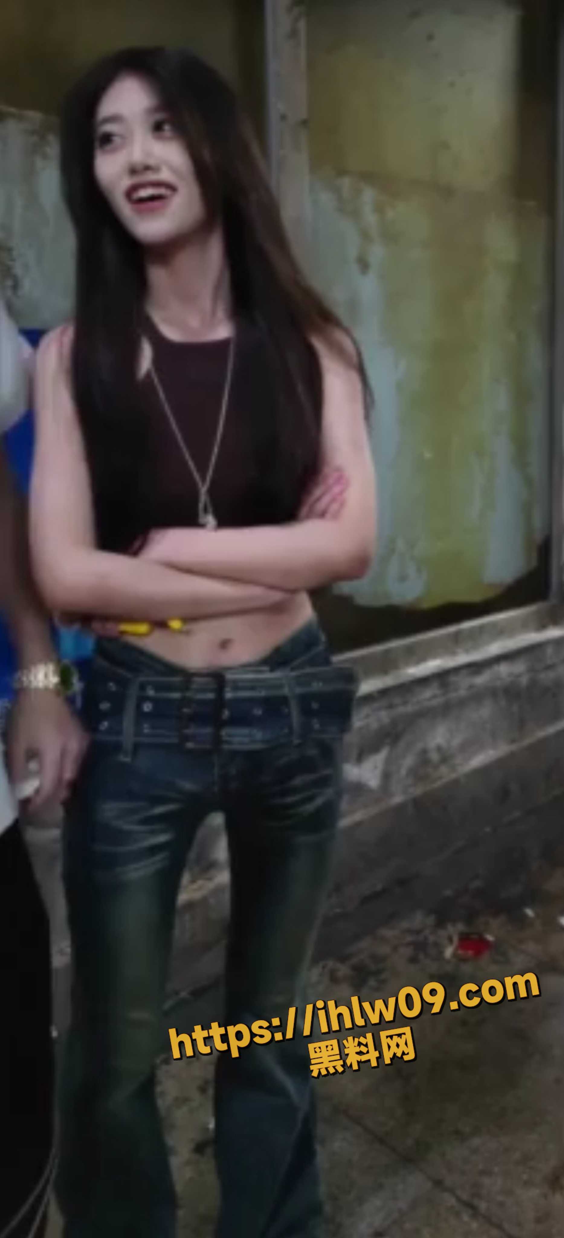 1867X4096
