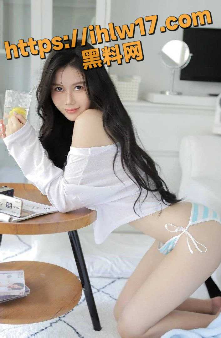 706X1077