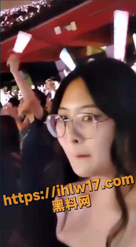 464X844