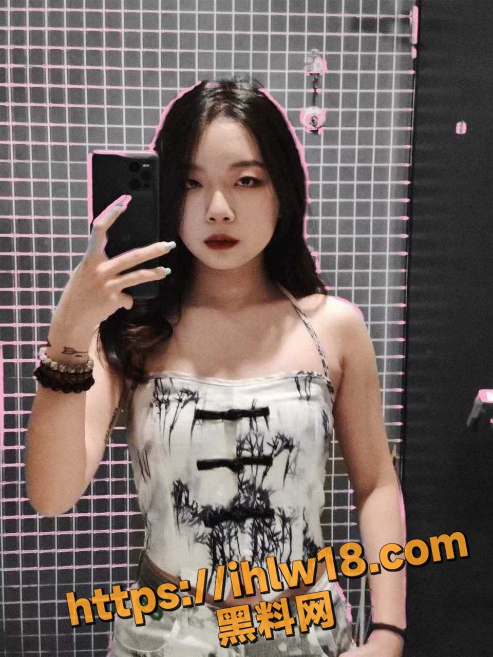 960X1280