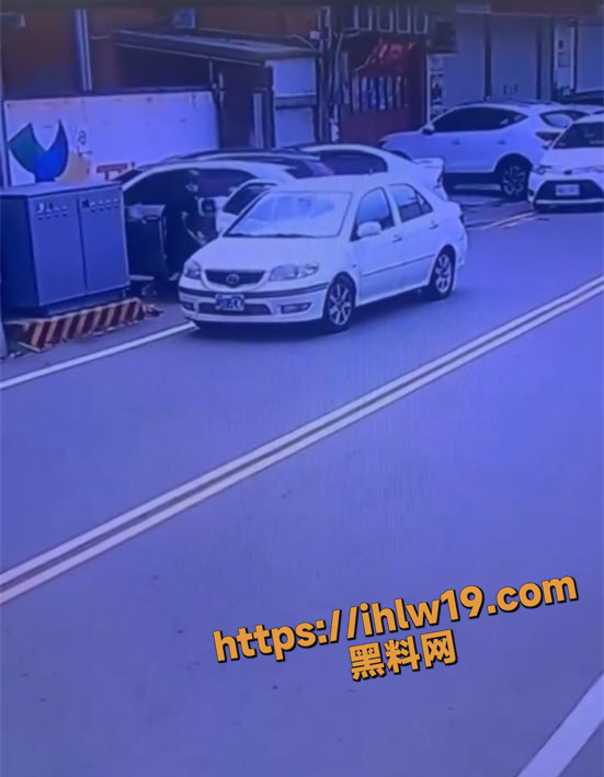 551X709