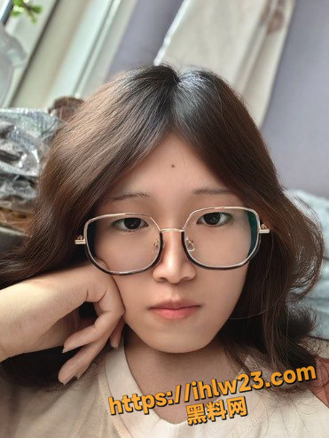 371X494