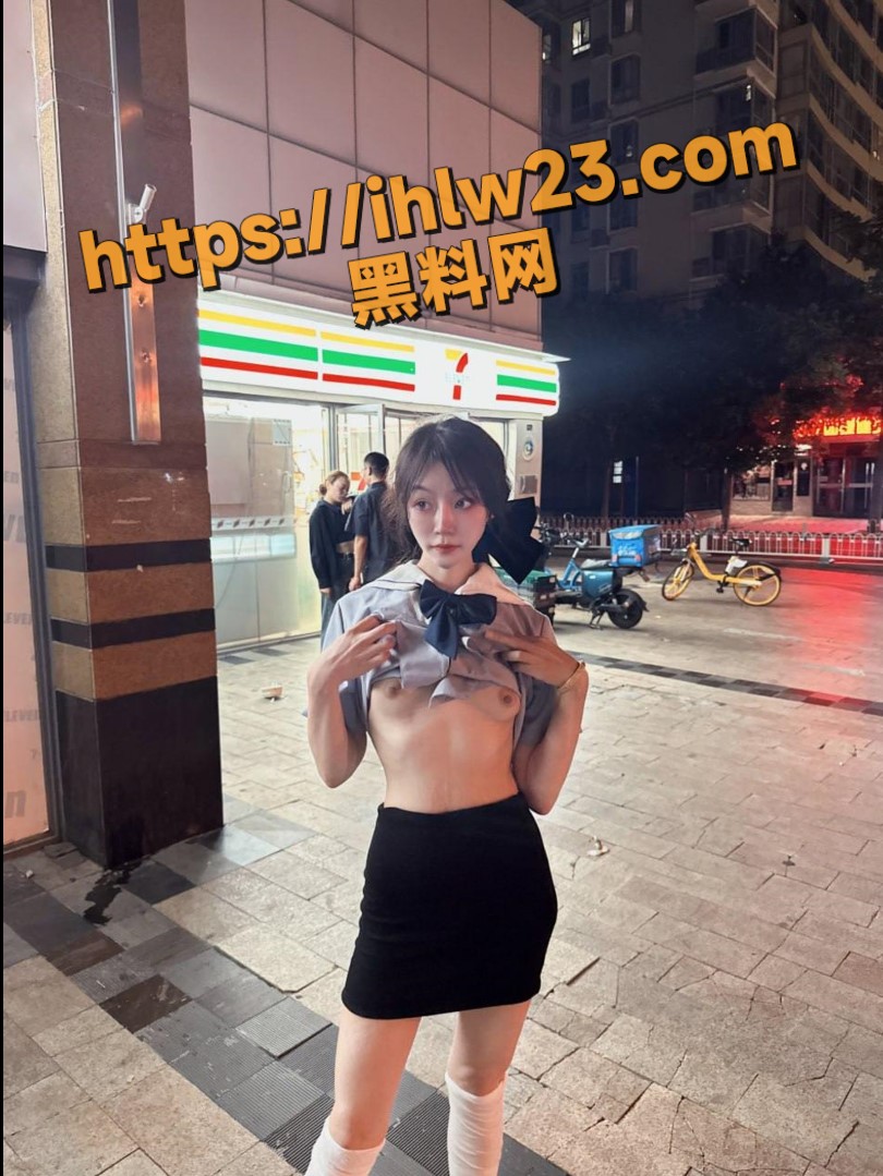 810X1079