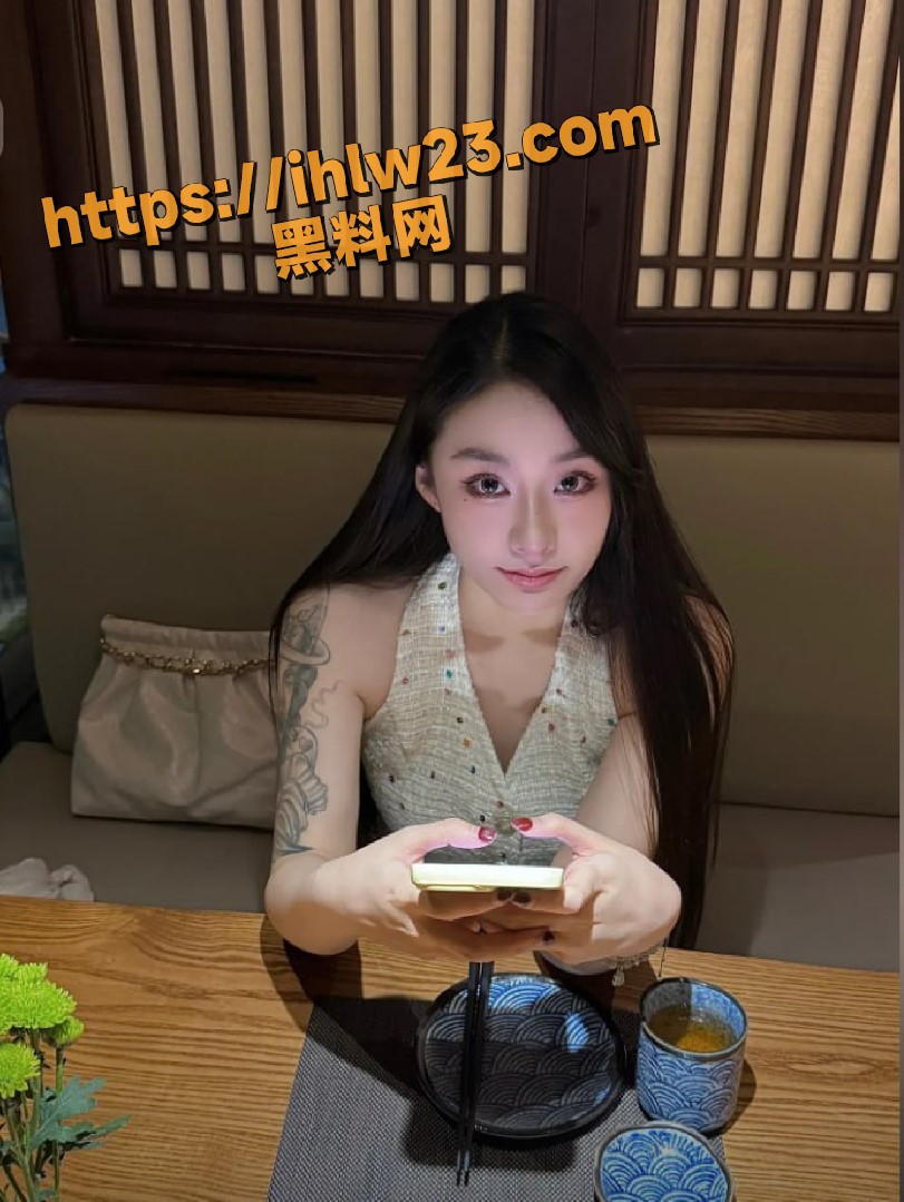 811X1079