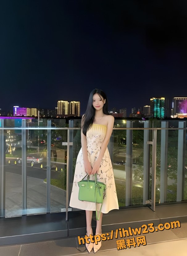 606X829