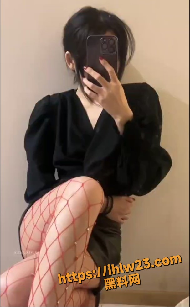 607X979