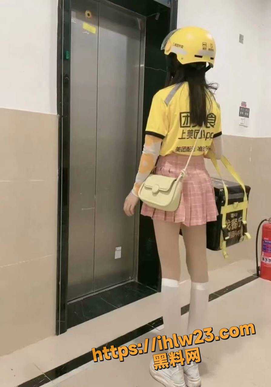 895X1280
