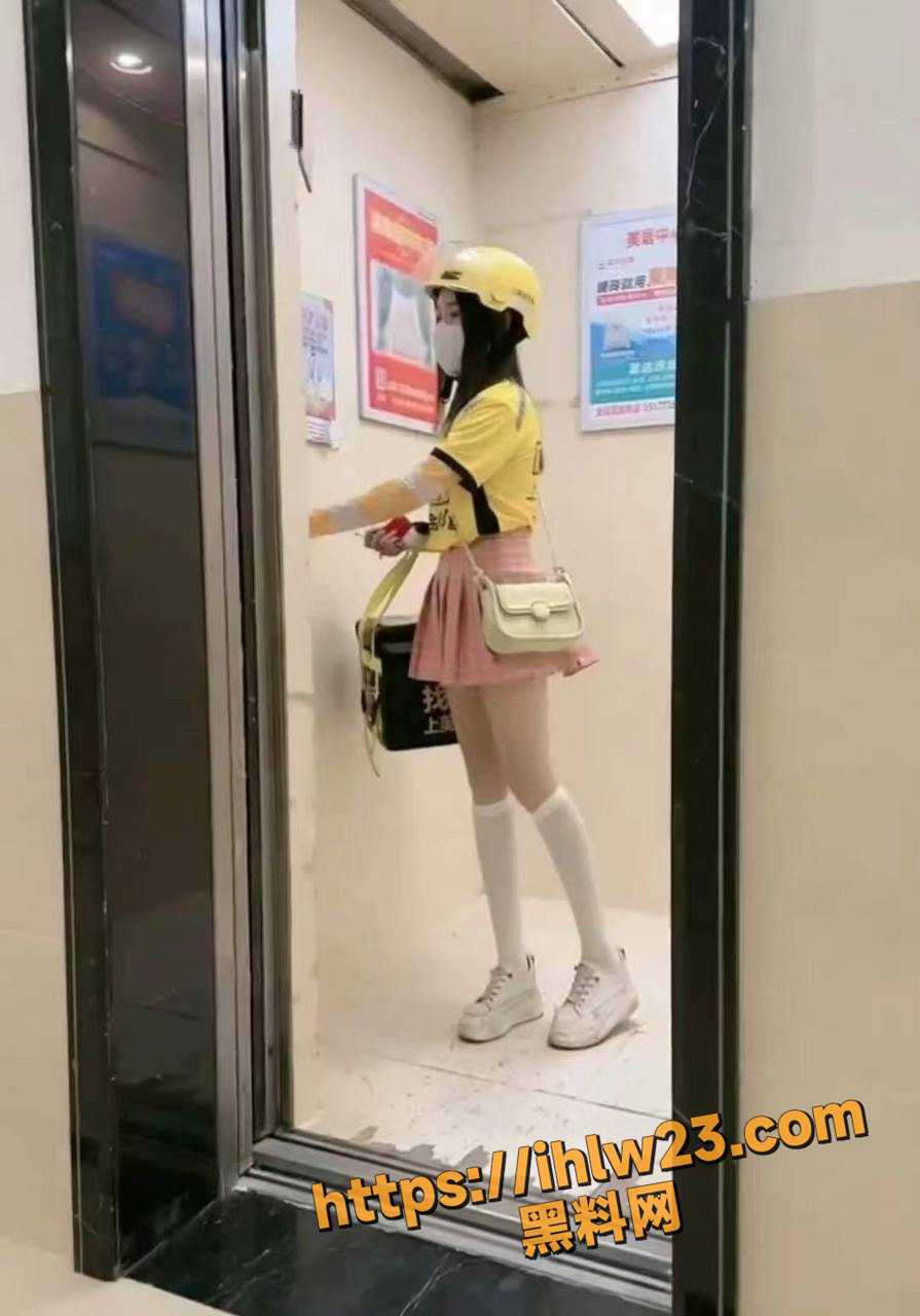895X1280