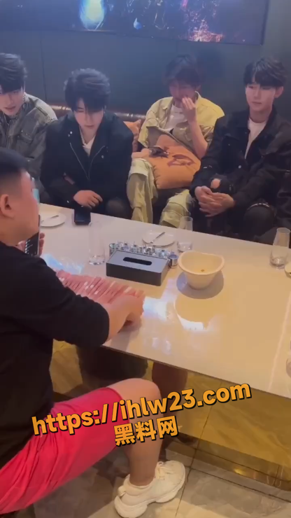 416X740