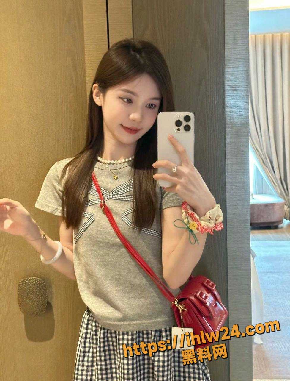 976X1280