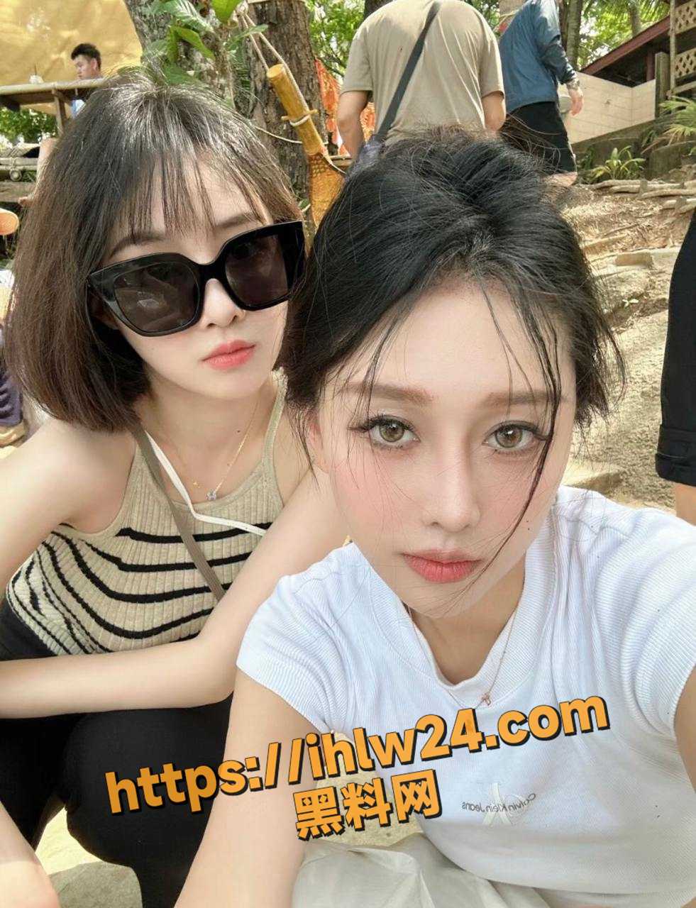 981X1280