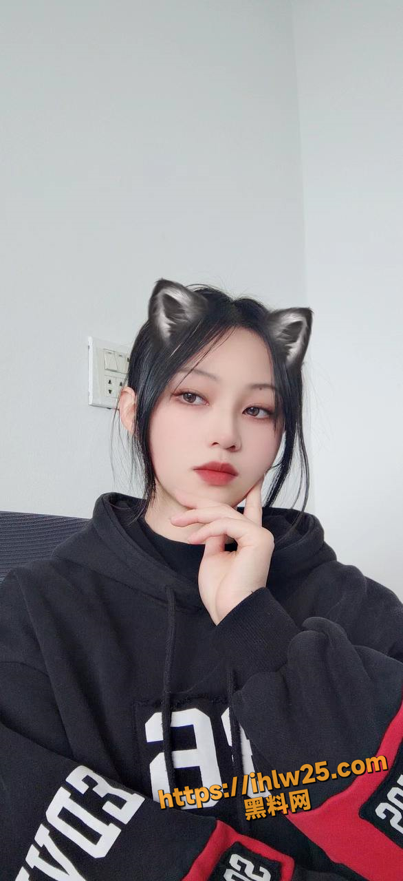 586X1280
