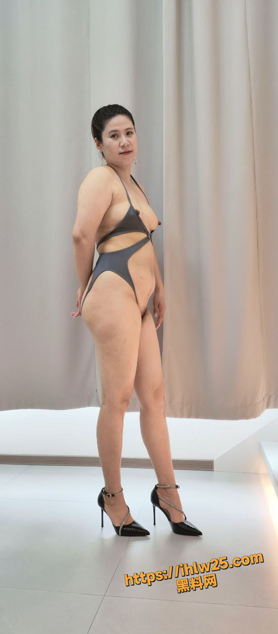 562X1280