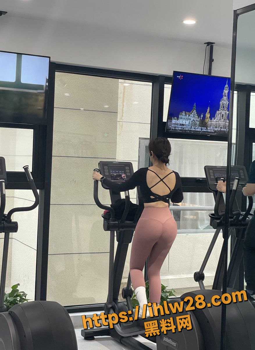877X1200
