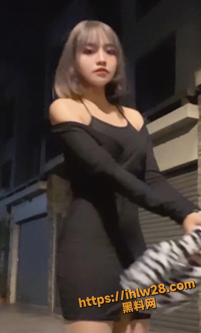 653X1081